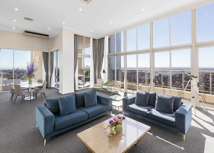 Meriton Suites Bondi JunctionAirport Hotel